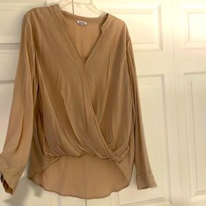 Splendid long sleeve blouse, taupe. Longer in the back.